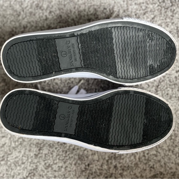 NWOT AIRWALK SILVER SPARKLE SNEAKERS, Non Marking - Picture 5 of 5